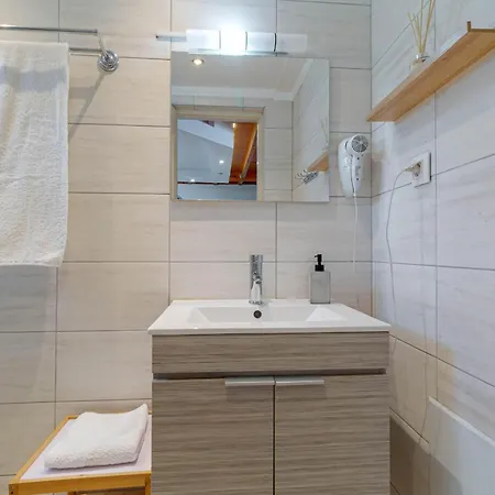 Ionelia Seaview Apartment 2 *